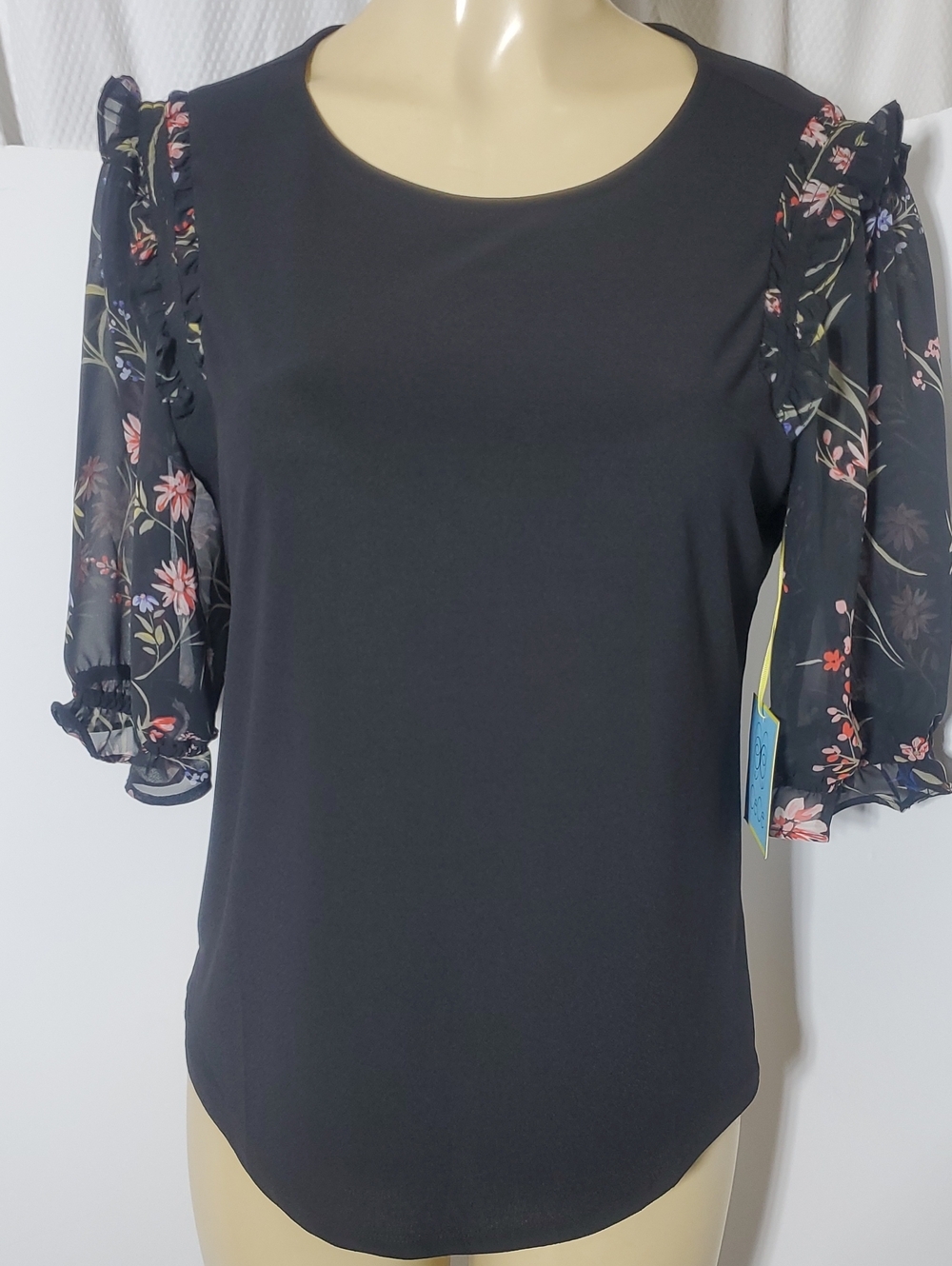 NWT CeCe Black Floral Flutter Sleeve Women's Top Size M